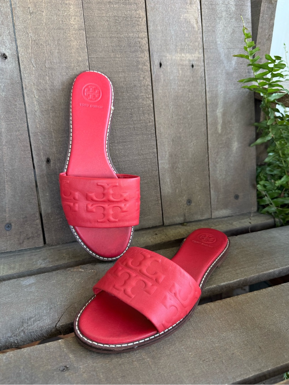 Tory Burch Everly High Slides in Color Bearberry - Size 7